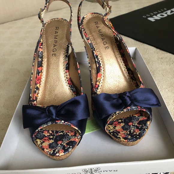 Rampage Navy Floral Platform Heels - Picture 2 of 8